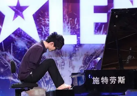 中国达人秀24强之"断臂钢琴家"刘伟