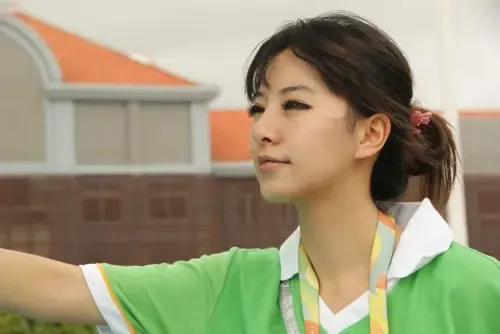 最后专家还表示,天涯工作人员深谙炒作之道,不会停留在网络版"小月月"