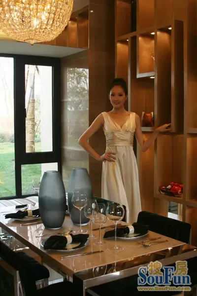 香奈儿模特在合景&bull;领峰样板间(图片来源:房天下 摄影:白蕊)