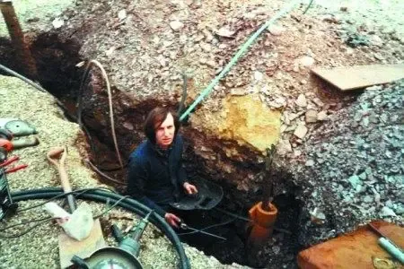 英国男子甩卖能抗80倍广岛原子弹的核地堡