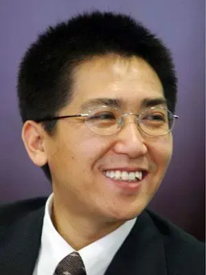 阳光100置业集团董事长易小迪简介