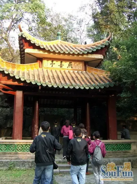 (位于连州中园的燕喜亭)