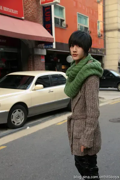 hit-5韩国行独家私照曝光 花样美男家居照