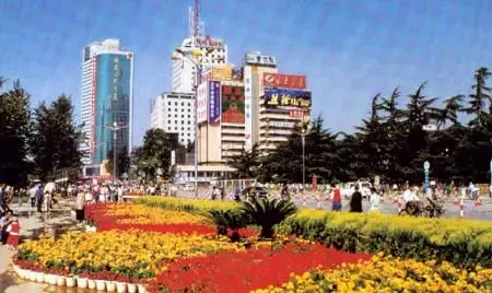 东风广场一个国家, 是一个在 上有重大影响的大国,迁都是牵动政治和