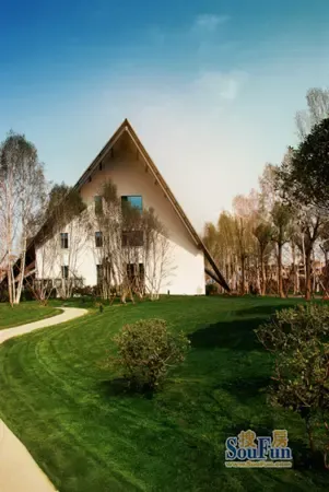 洛森堡新殿激情圣诞节 美女上演非诚勿扰"真人兽"_房产资讯-成都房