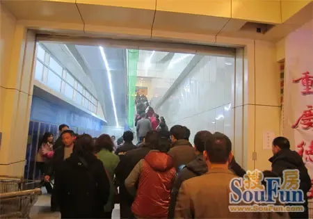 沃尔玛入口电梯