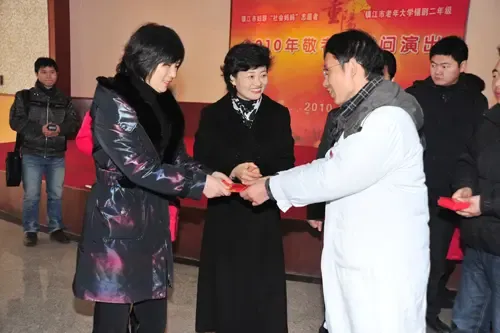 "与爱同行"申华新年慰问镇江福利机构