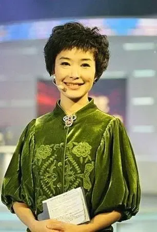 盘点历届春晚女主持青涩刘晓庆已经美丽惊人组图