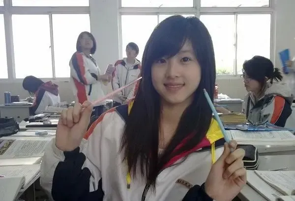 朝鲜国宝级校花惊艳网络 个个背景不简单(组图)