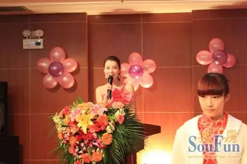 主持人首先逐一介绍了现场嘉宾,有江西商会会长,广西天和赣商投有限