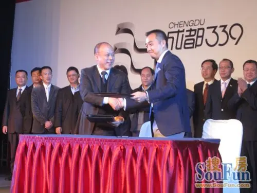 成华区区委书记何立斌,区长夏先义,华润万家零售集团ceo洪杰,四川省