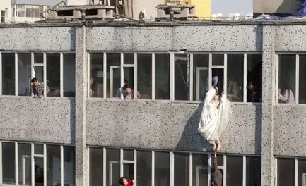 组图长春22岁婚纱女跳楼被救