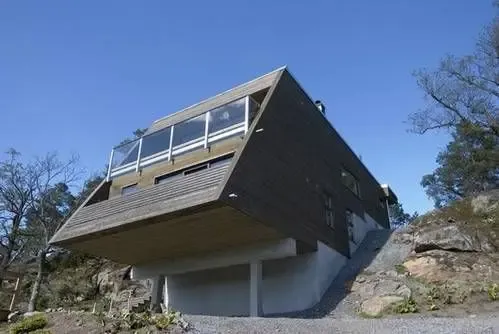 酷似"铲车" 造型怪异的另类别墅