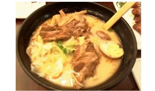 最近,备受关注的味千拉面骨汤门事件又掀起新的波澜,在这一波又一波的