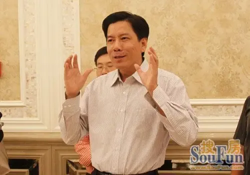 王久芳荣安地产全力支持国家对房地产行业的政策调控