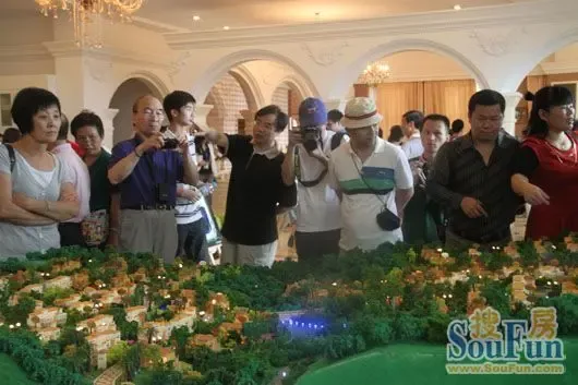 首先,永隆置业发展有限公司董事长林永祥先生的发表了致辞与祝福.