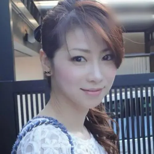 43岁肌肤如少女 日本美魔女水谷雅子家居照
