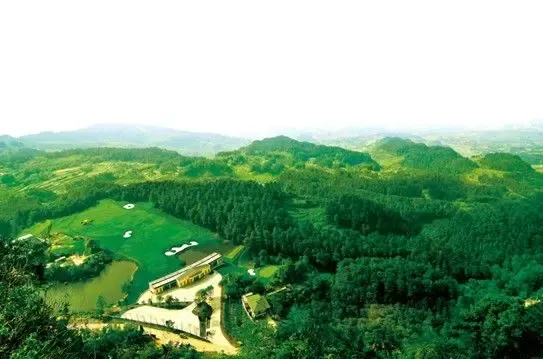 鉴山国际,位于中国地质遗址公园&mdash;&mdash;古剑山风景区核心景区