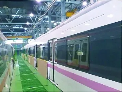 武汉地铁2号线隧道明晨贯通首批列车于9月试车
