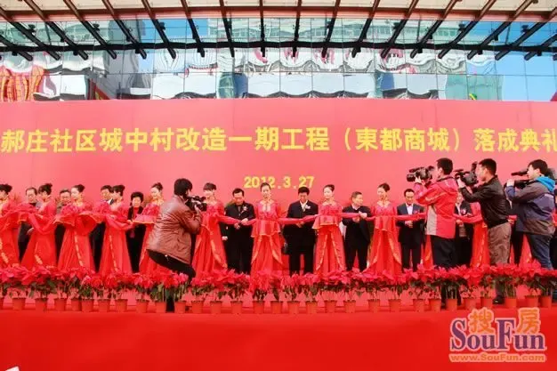 元/平方米起在线咨询社区主任王天明在庆典会上发表了热情洋溢的讲话