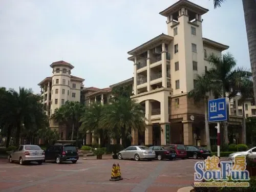 佛奥湾位于佛山市顺德区乐从镇乐从大道东b268号,建筑面积66万方