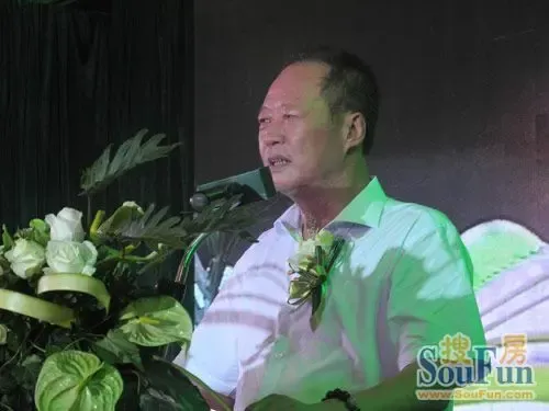 星河集团董事长黄楚龙