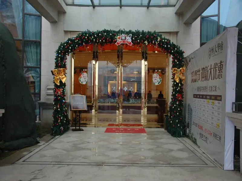 下午三点小编刚走到售楼处门口圣诞节的气息就扑面而来.