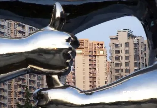 中国楼市经历"黄金十年" 局地房价涨逾20倍