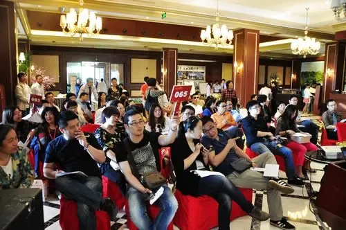 4九龙仓时代上城样板间家私拍卖会第三场如期进行