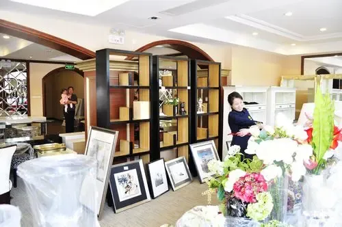 4九龙仓时代上城样板间家私拍卖会第三场如期进行