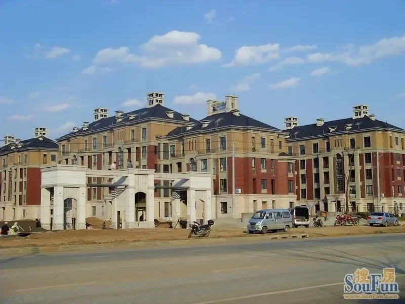 来到了君悦国际城,说好奇是因为同样是位于抚顺经济开发区李石这边,它