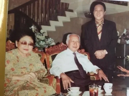 气功大师王林王府招牌被拆再曝三幢豪宅图