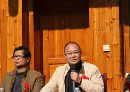 县委常委,宣传部长曾伟子主持仪式