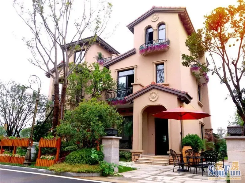 坐城铁上下班置业首选咸宁碧桂园城市别墅