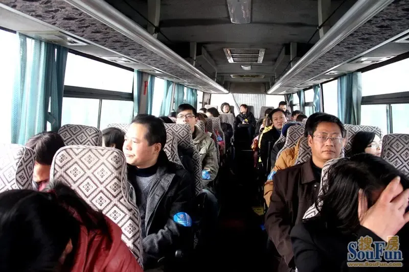 网友坐上大巴