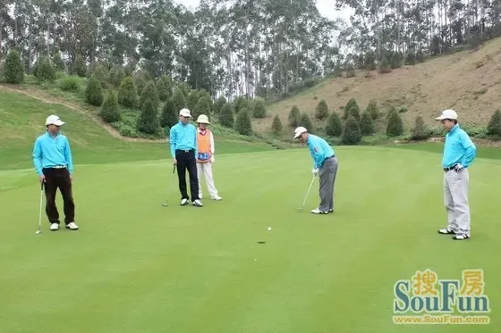 人员的见证下,随着倒数"3,2,1……"由石启仁,周正忠,彭志雄,梁从贤