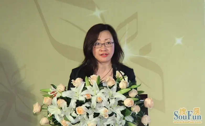 和记黄埔地产市场部助理总经理曾洁仪介绍涟岸项目(摄影:房天下 何山)