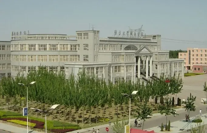 中国首座大学城东方大学城被房地产围堵