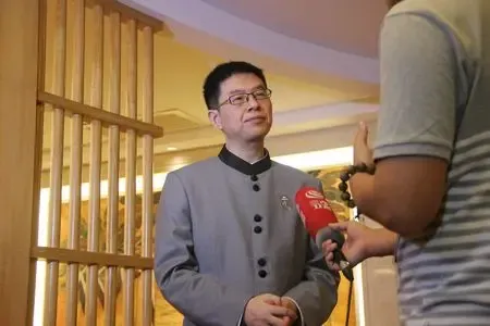 15国学名师全球公益巡讲首站海口开讲