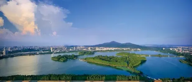 玄武湖金茂广场:奔驰新款s级南京首秀和时光下午茶