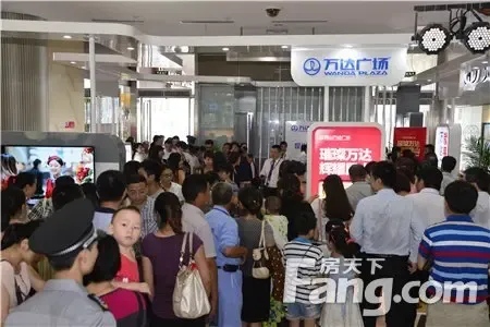 早上9点,昆山万达广场品牌体验馆开馆活动举办地——昆山中茵世贸广场