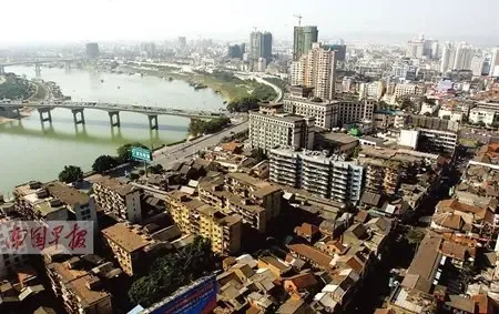 2014年7月8日,南宁市中山路,已经拆除的老街全景.