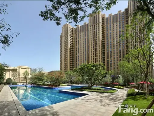 如今,南湖已经开发殆尽,华府板块霸占了城南刚需市场,锦城湖板块在上