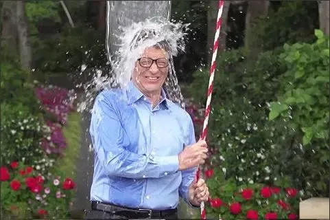 凡尔赛花园感动瞬间充满欢乐的als冰桶集体大挑战