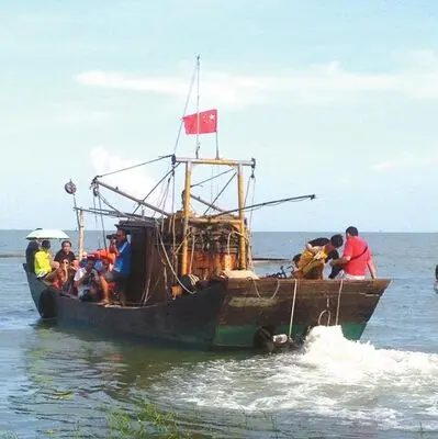  出海捕渔。