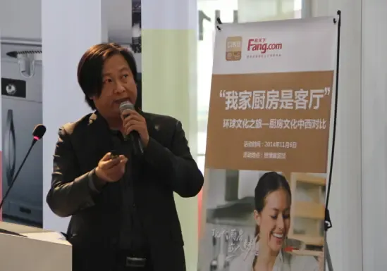 【主持人 黄小容】:谢谢满登老师,看得出来他是非常认真的准备了我们