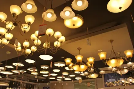 参观了位于上海浦江红星美凯龙的西蒙电气开关灯具综合店,亲身体验