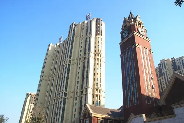 青岛高新区主要楼盘分布世茂公园美地坐落于青岛市高新区华贯路,北邻