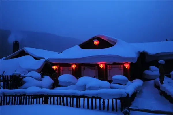 相约上谷居溪山美墅雪夜围炉夜谈把酒言欢