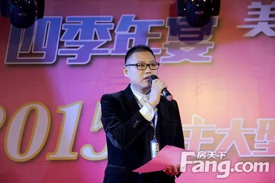 世光创建集团领导王近远精彩致辞，为晚会正式拉开序幕
